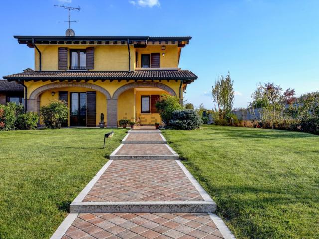 Case e ville in vendita di 270 m² in Via barche
