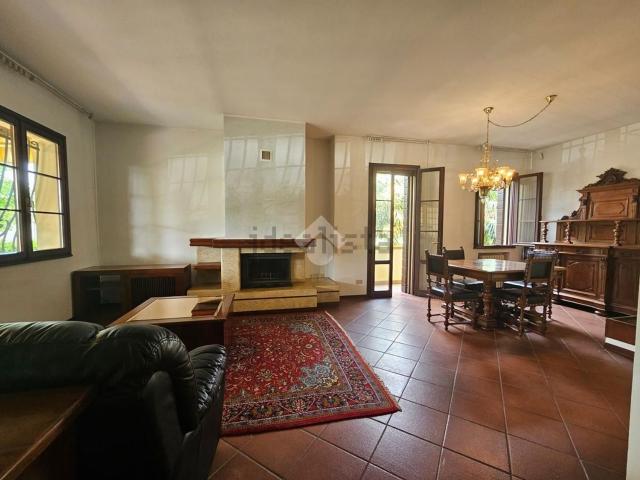 Case e ville in vendita di 270 m² in Via Barbariga, 5