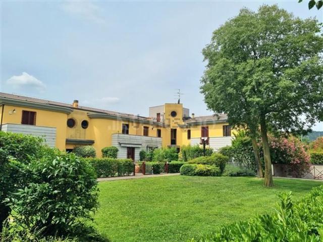 Case e ville in vendita di 270 m² in Via G. Rossini