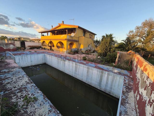 Case e ville in vendita di 270 m² in Via Giulio Verne, 152