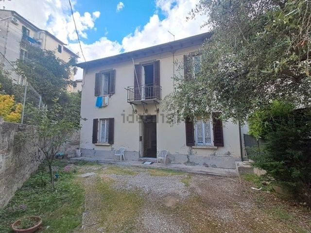 Case e ville in vendita di 270 m² in Via Giuseppe Garibaldi