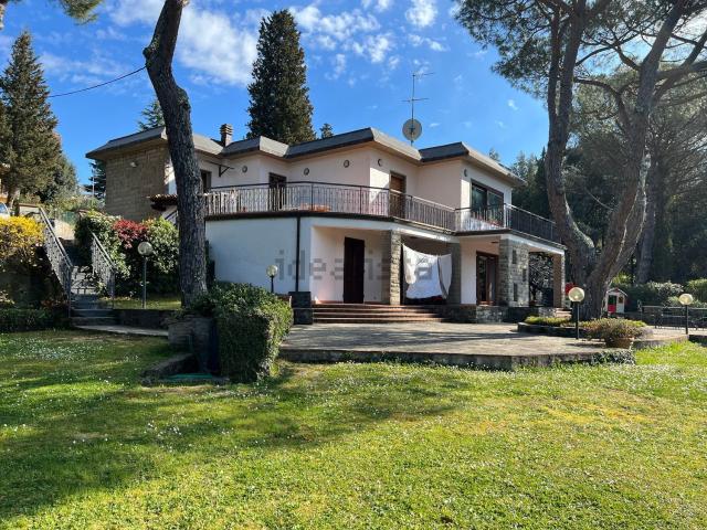 Case e ville in vendita di 270 m² in Via Giuseppe Verdi