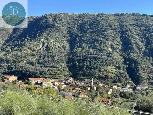 Case e ville in vendita di 270 m² in Via Grammondo, 1