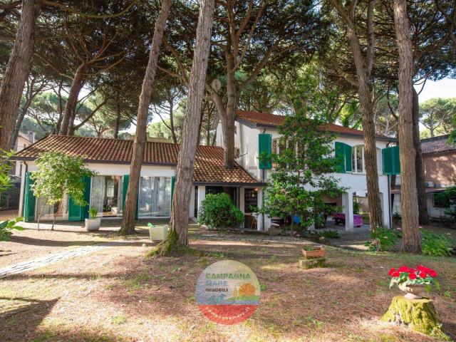 Case e ville in vendita di 270 m² in Via Dora, 100