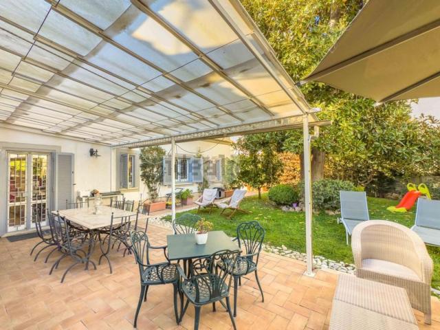 Case e ville in vendita di 270 m² in Via dei Salimbeni