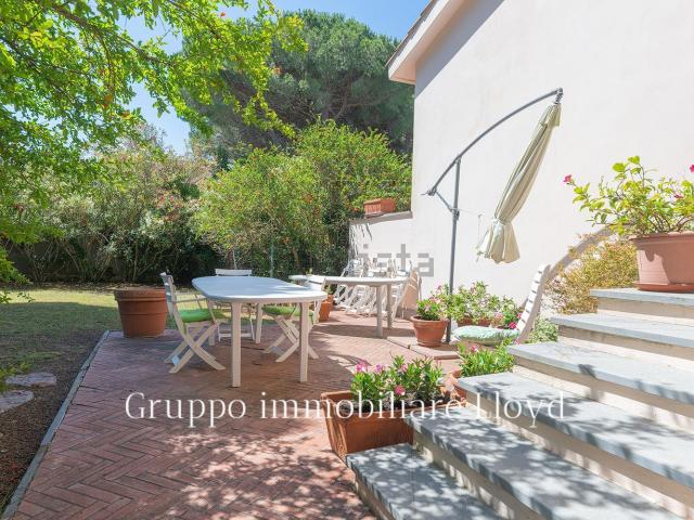 Case e ville in vendita di 270 m² in Via della Prugnoliccia
