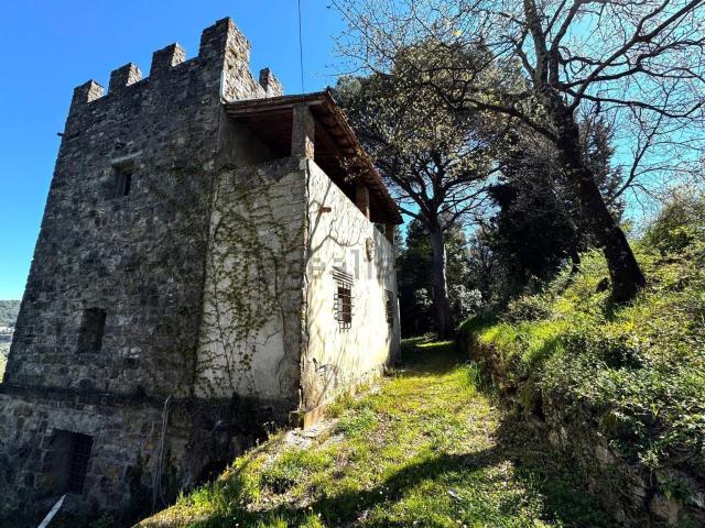 Case e ville in vendita di 270 m² in Via della Rosa