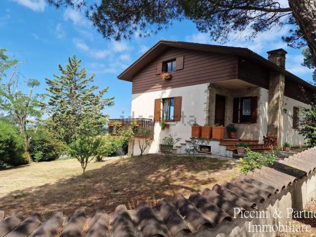 Case e ville in vendita di 270 m² in Via delle Baite