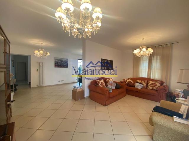 Case e ville in vendita di 270 m² in Via di Pratello, 56021