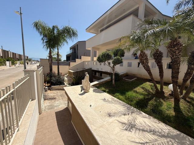 Case e ville in vendita di 270 m² in Via Duchessa