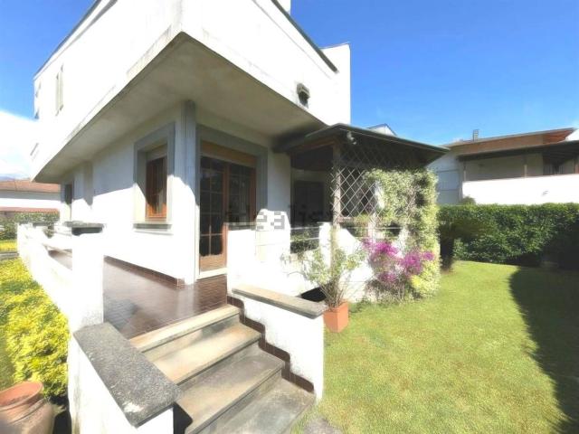 Case e ville in vendita di 270 m² in Via Firenze