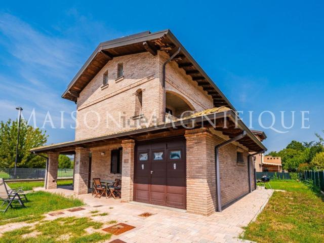 Case e ville in vendita di 270 m² in Via Ilaria Alpi