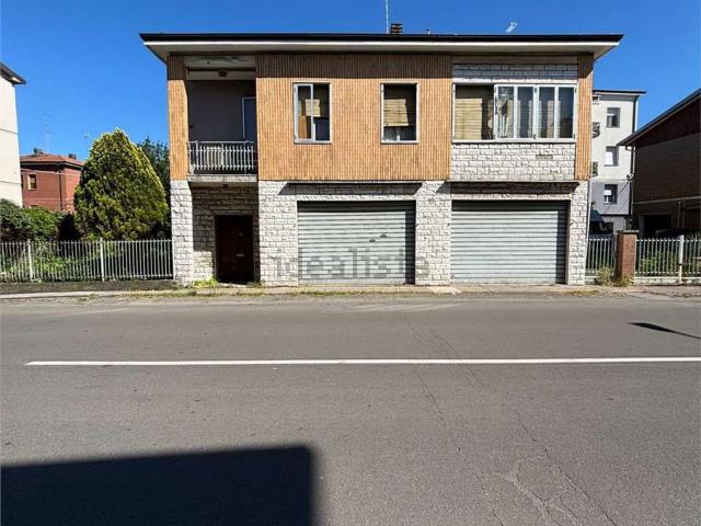 Case e ville in vendita di 270 m² in Via Ippolito Nievo