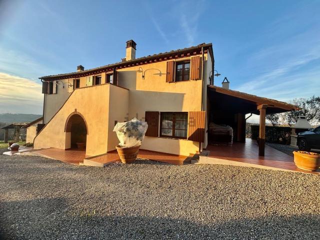 Case e ville in vendita di 270 m² in Via Italia