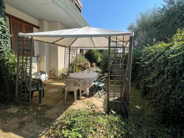 Case e ville in vendita di 270 m² in Via Monte Adamello, 32