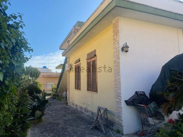 Case e ville in vendita di 270 m² in Via Monterosa, 2