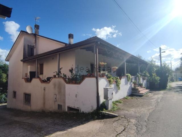 Case e ville in vendita di 270 m² in Via Marsella, 16