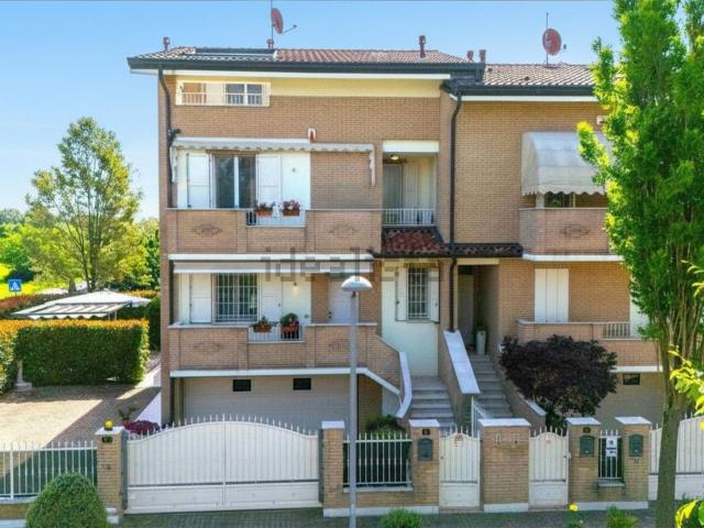 Case e ville in vendita di 270 m² in Via Nadalini, 1