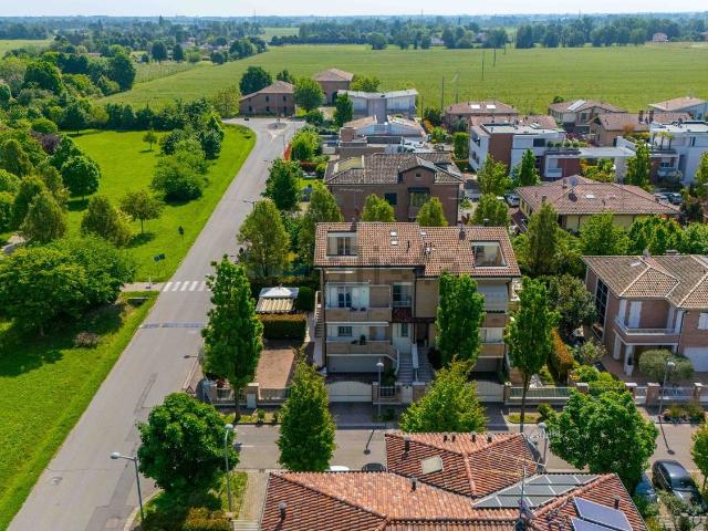 Case e ville in vendita di 270 m² in Via Nadalini, 1