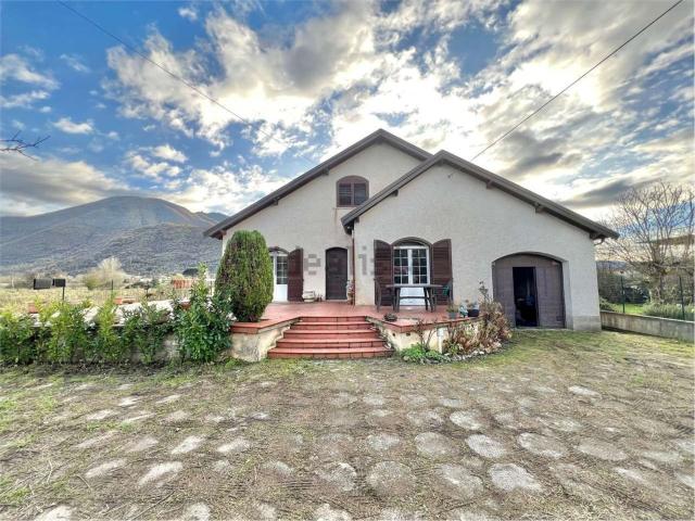 Case e ville in vendita di 270 m² in Via Sode