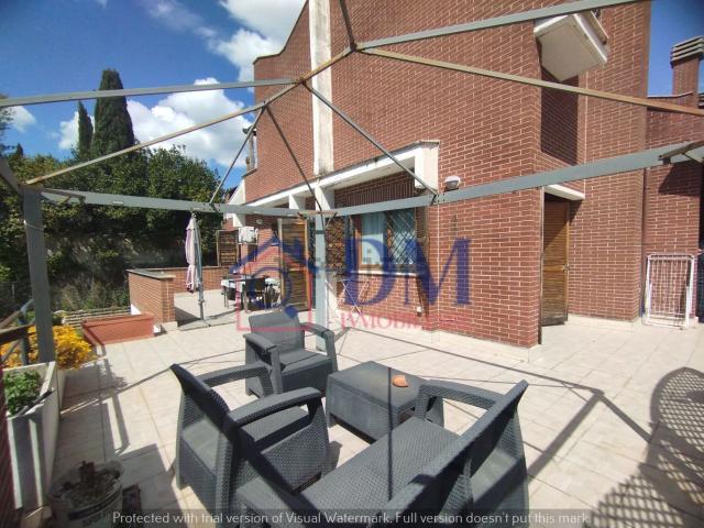 Case e ville in vendita di 270 m² in Via San Giuseppe da Leonessa