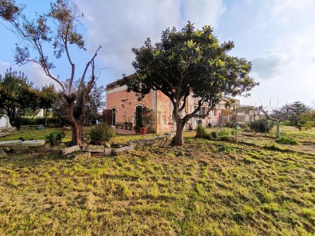 Case e ville in vendita di 270 m² in Via San Pietro in Lama, 4