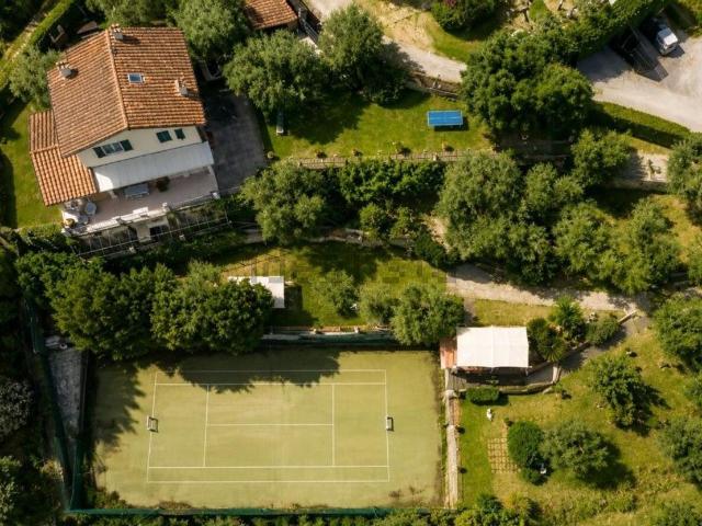 Case e ville in vendita di 270 m² in Via Santa Maria