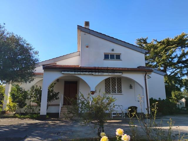 Case e ville in vendita di 270 m² in Via Selvanova I