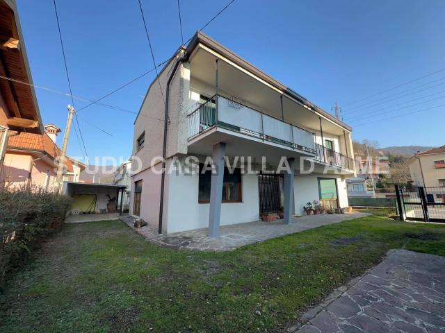 Case e ville in vendita di 270 m² in Via Sigismondi