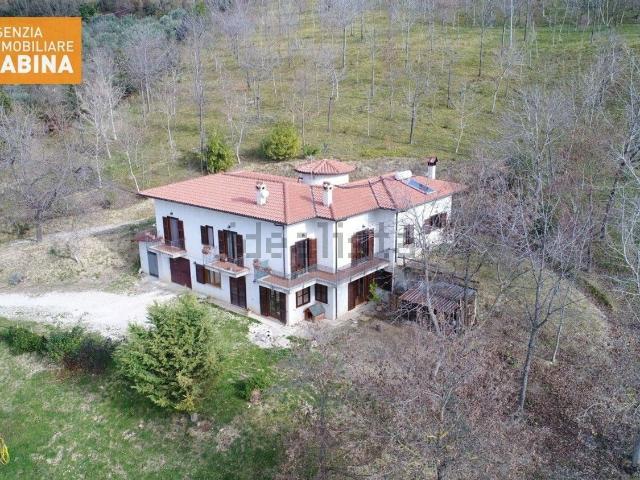 Case e ville in vendita di 270 m² in Via Piedimonte, 32