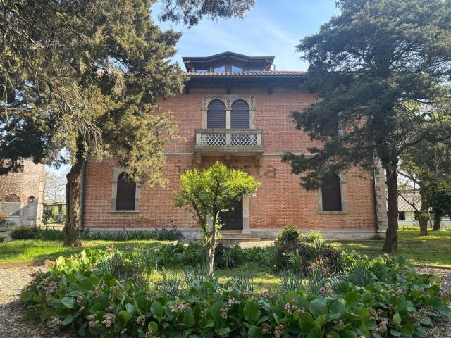 Case e ville in vendita di 270 m² in Via Roma