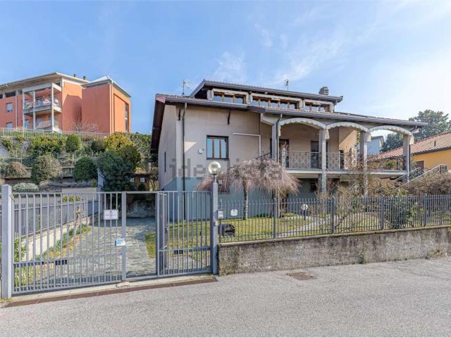 Case e ville in vendita di 270 m² in Via Roma