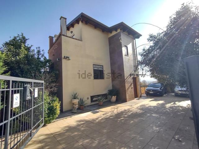 Case e ville in vendita di 270 m² in Via Ragusa, 51