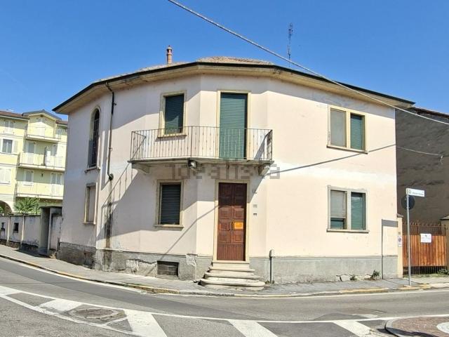 Case e ville in vendita di 270 m² in Via Reale, 2