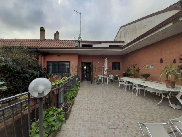 Case e ville in vendita di 270 m² in Via villarbasse