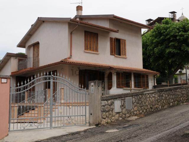 Case e ville in vendita di 270 m² in Via XX Settembre