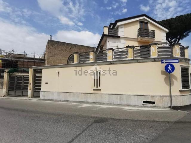 Case e ville in vendita di 270 m² in Viale Abramo Lincoln, 425