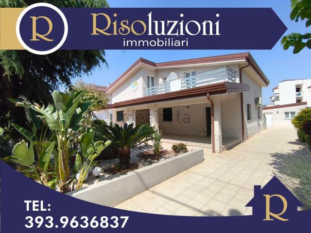 Case e ville in vendita di 270 m² in Viale Catania