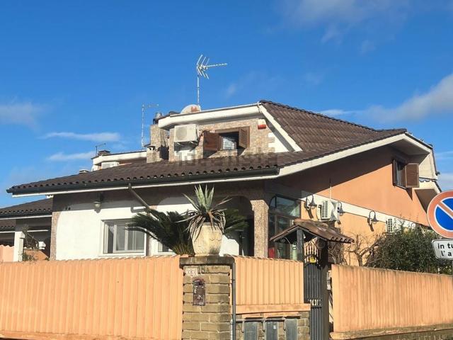 Case e ville in vendita di 270 m² in Viale Florida