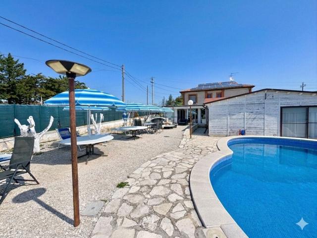 Case e ville in vendita di 270 m² in Contrada Coste d&apos Oratino, 1