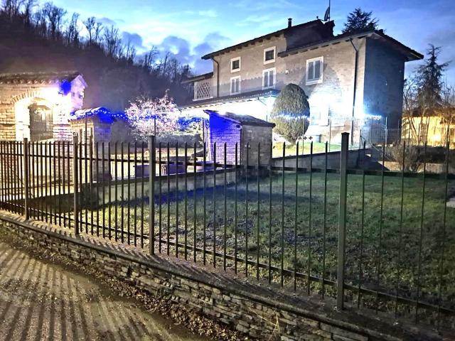 Case e ville in vendita di 270 m² in Largo europa, 102
