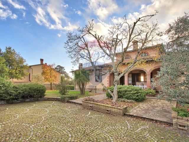 Case e ville in vendita di 270 m² in Località Torricella, 200