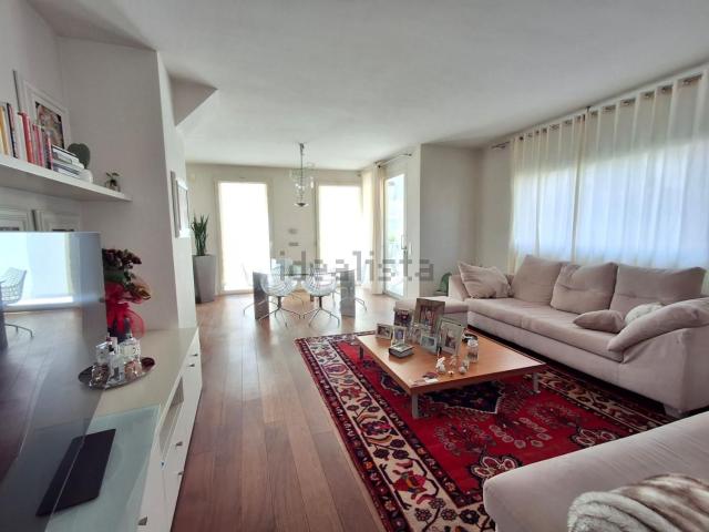 Case e ville in vendita di 270 m² in Piazza Vittorio Veneto