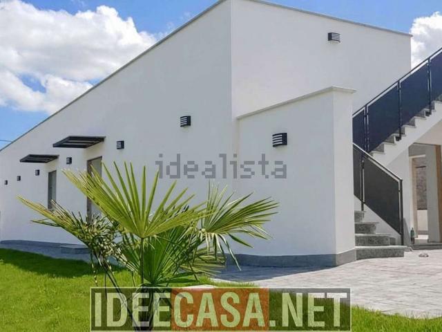 Case e ville in vendita di 270 m² in Piazza XIV Dicembre