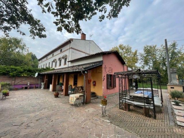 Case e ville in vendita di 270 m² in Strada statale 494 Vigevanese