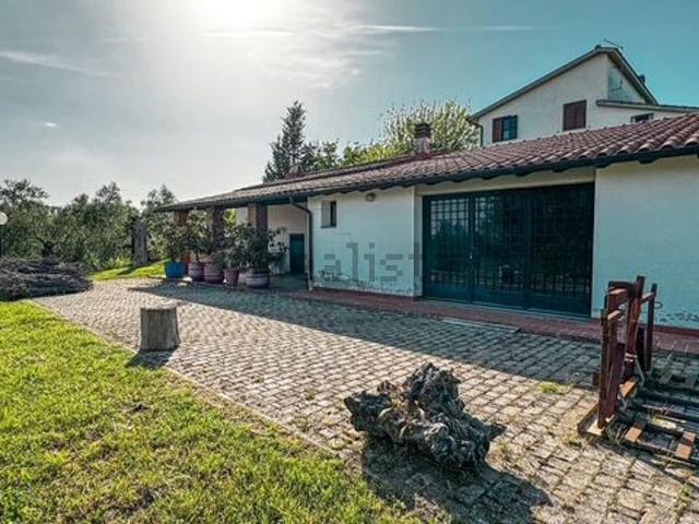 Case e ville in vendita di 271 m²