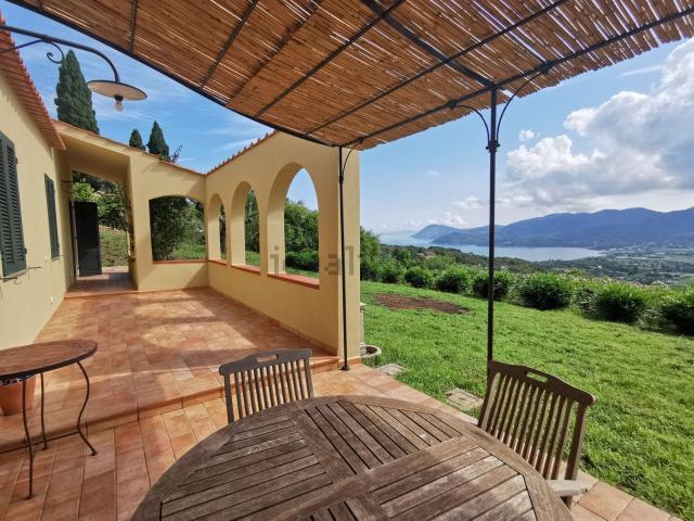 Case e ville in vendita di 271 m² in Via Colle Reciso, 83
