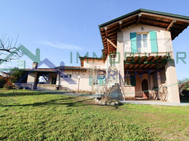 Case e ville in vendita di 271 m² in Via Cascine