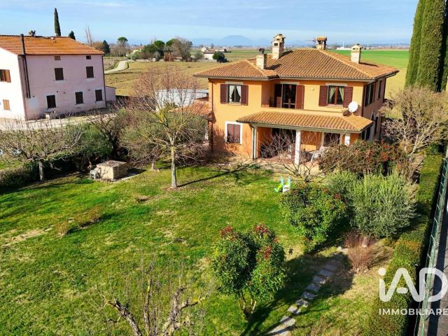 Case e ville in vendita di 271 m² in Via Adige, 2