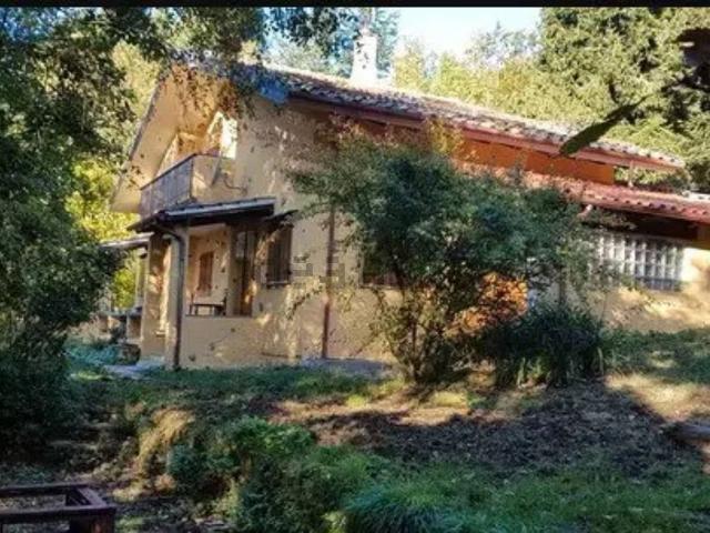 Case e ville in vendita di 271 m² in Via Fonda